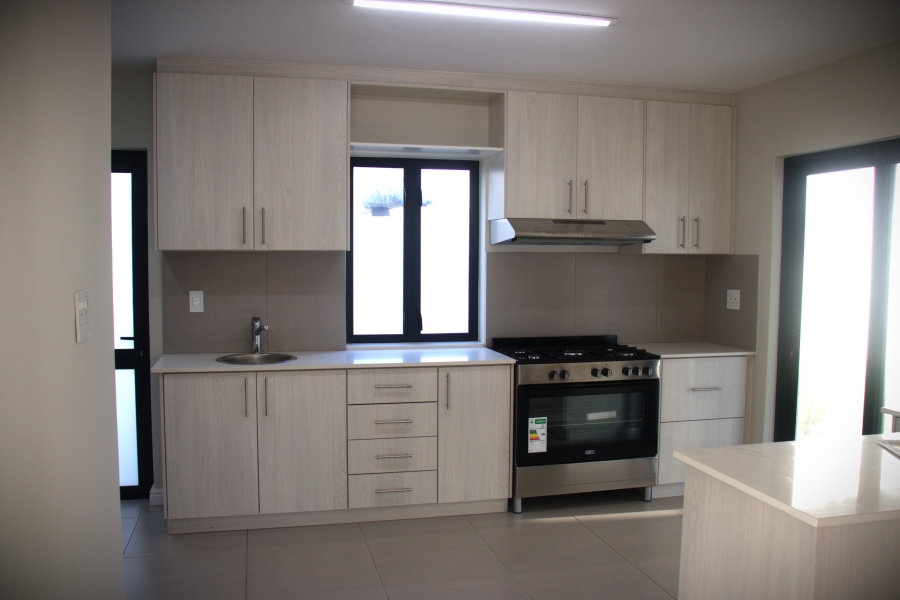 3 Bedroom Property for Sale in Jakarandas Western Cape